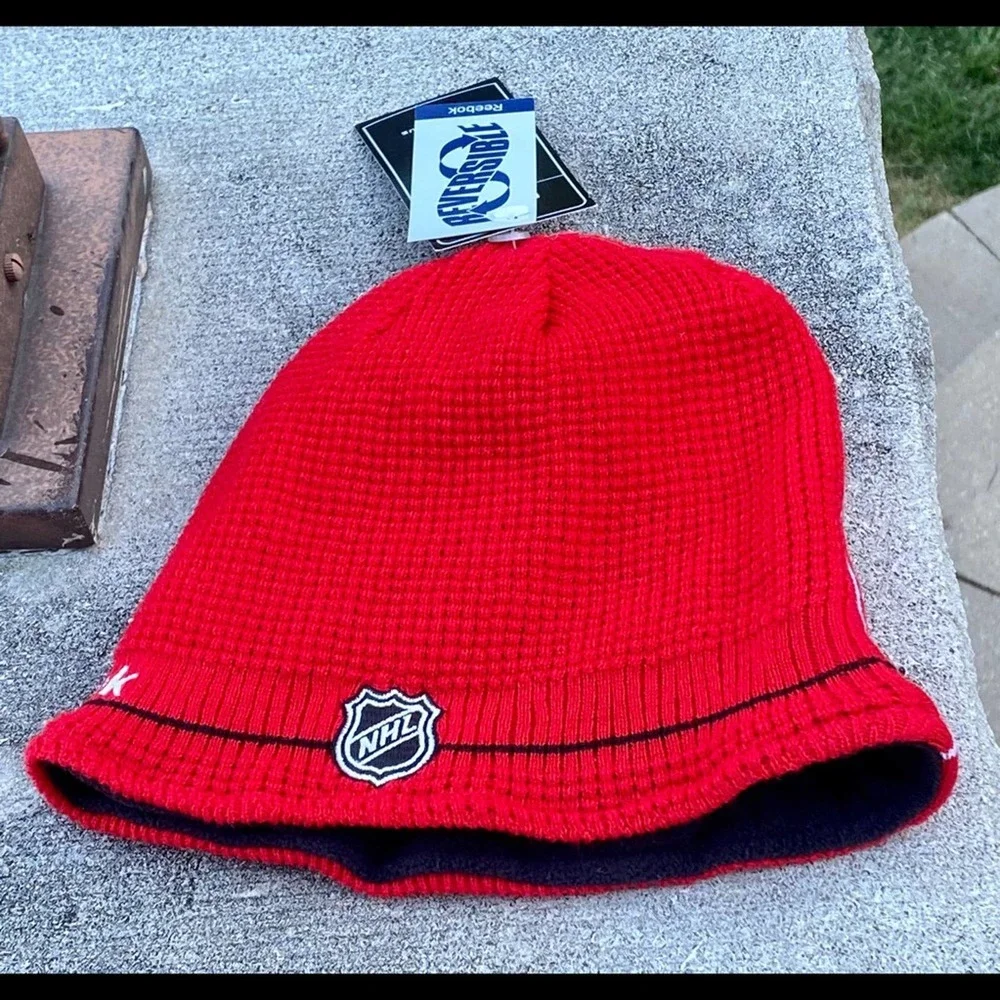 Chicago Blackhawks Hockey Girls‎ Red Reebok Reversible  Knit Hat New with Tags